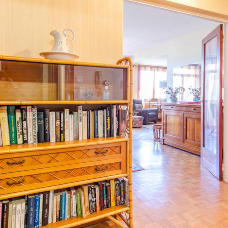 Spacious air conditionned apartment with balcony - Appartement - 12