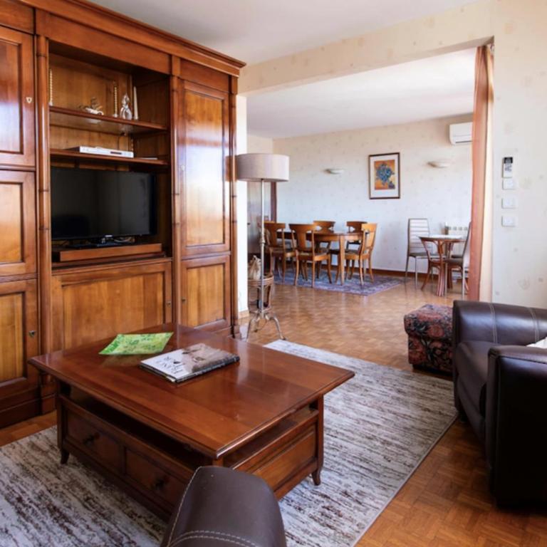 Spacious air conditionned apartment with balcony - Appartement - 10