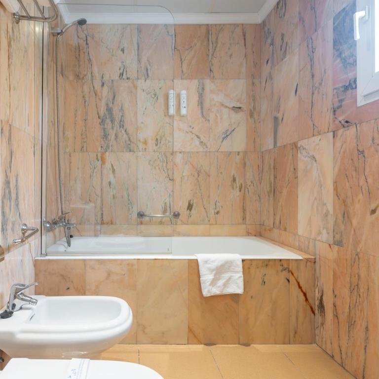 Soho Boutique Los Naranjos - Habitación Triple con balcón - 6