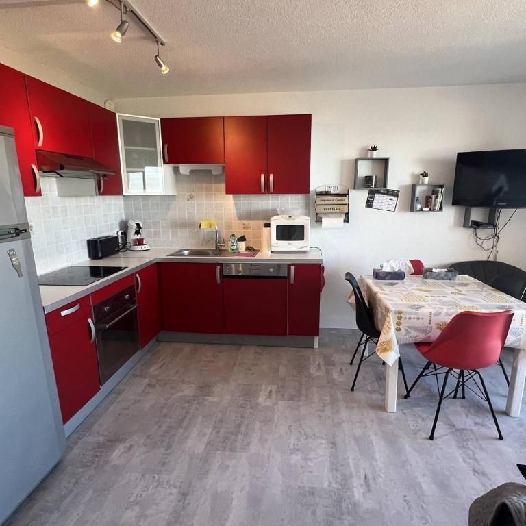 INDES GALANTES Tres joli T2 vue mer piscine Cap d'Agde - One-Bedroom Apartment - 6