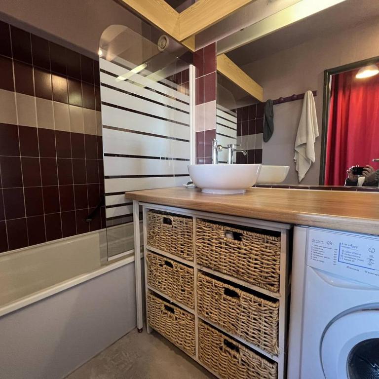 INDES GALANTES Tres joli T2 vue mer piscine Cap d'Agde - One-Bedroom Apartment - 13
