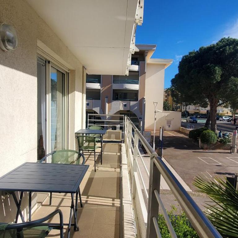 LE NADIR GRAND T2 51m2, 4-5p, Parking - Apartment with Balcony - 12