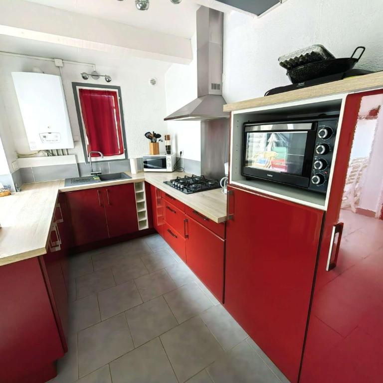 Villa mitoyenne au calme avec parking et piscine commune - FR-1-607-126 - Villa - 6