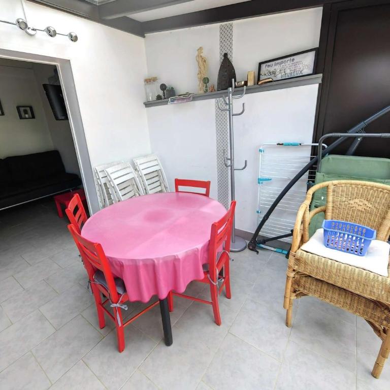 Villa mitoyenne au calme avec parking et piscine commune - FR-1-607-126 - Villa - 11