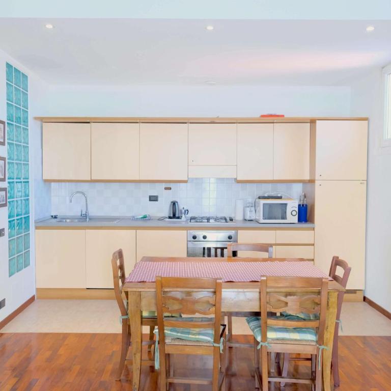 Case VR Holiday - Residenza Leo - Two-Bedroom Apartment - 3