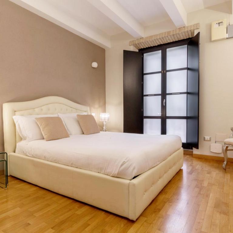 Martini Castello Boutique Rooms - Deluxe Queen Room - 5