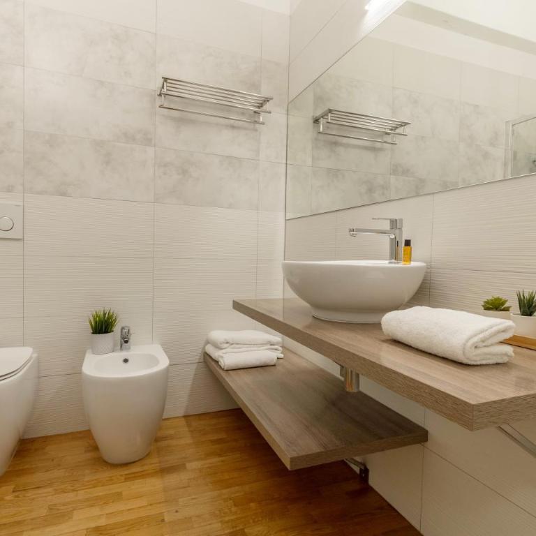 Martini Castello Boutique Rooms - Deluxe Queen Room - 4