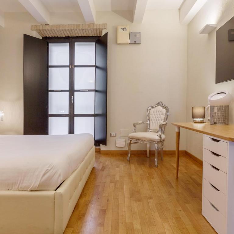 Martini Castello Boutique Rooms - Deluxe Queen Room - 8