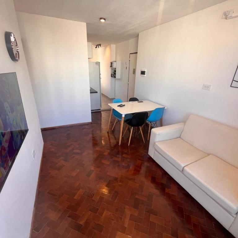 Hermoso departamento 2 dormitorios con cochera - Two-Bedroom Apartment - 12