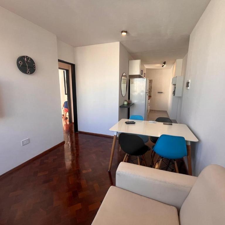 Hermoso departamento 2 dormitorios con cochera - Two-Bedroom Apartment - 16