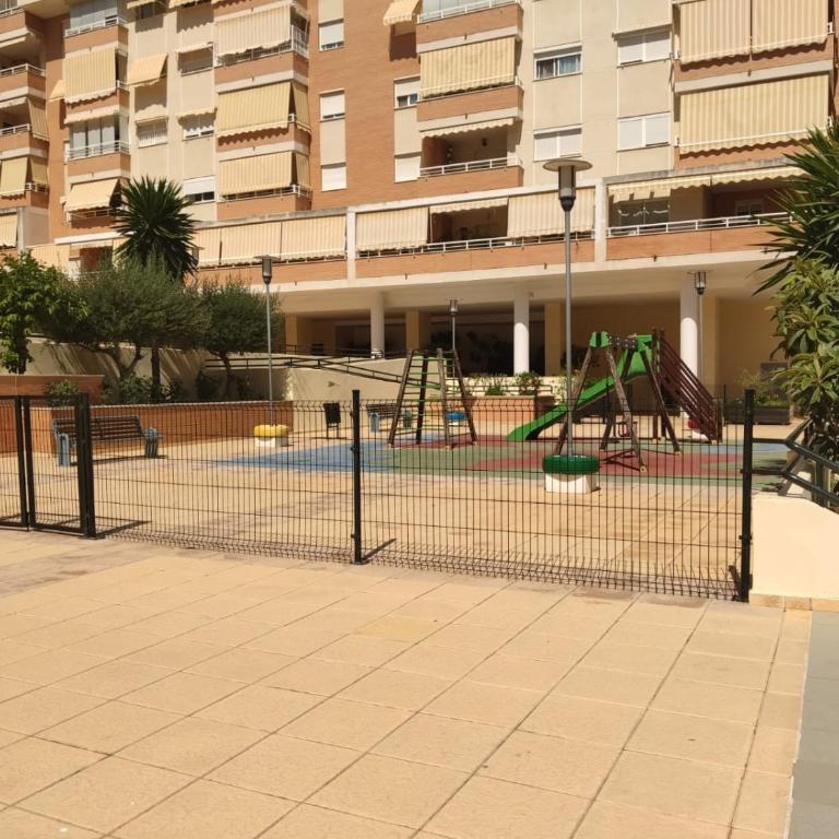 Garden Teatinos, apartamento con piscina, aparcamiento y AC - Two-Bedroom Apartment - 10