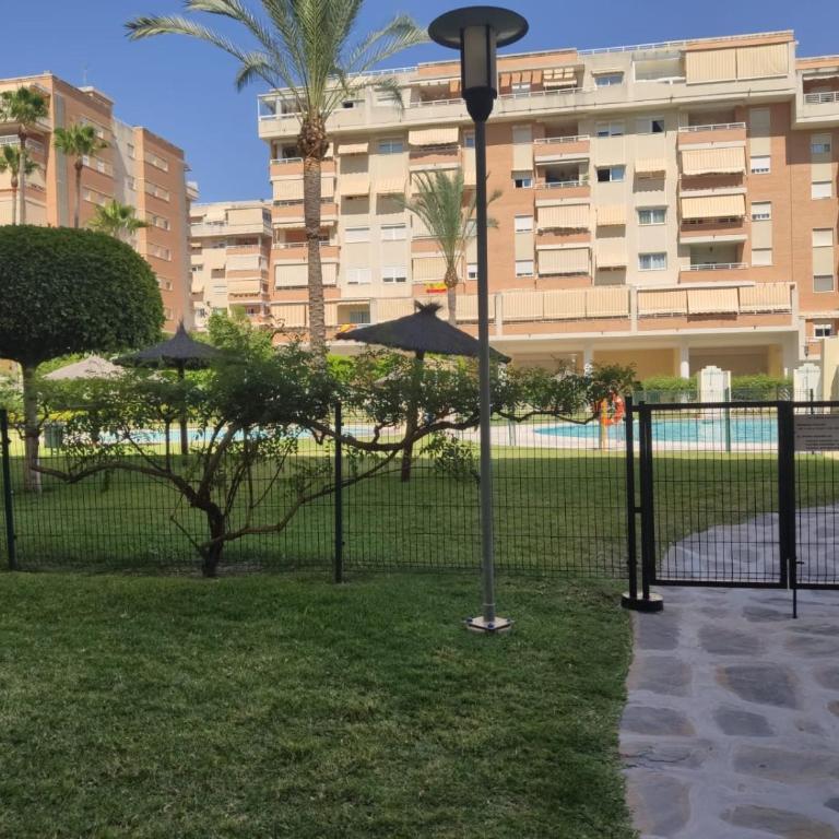Garden Teatinos, apartamento con piscina, aparcamiento y AC - Two-Bedroom Apartment - 9