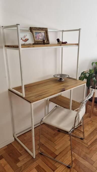 Avenida Córdoba pura luz y amplitud ,cochera - Apartamento de 1 dormitorio - 65