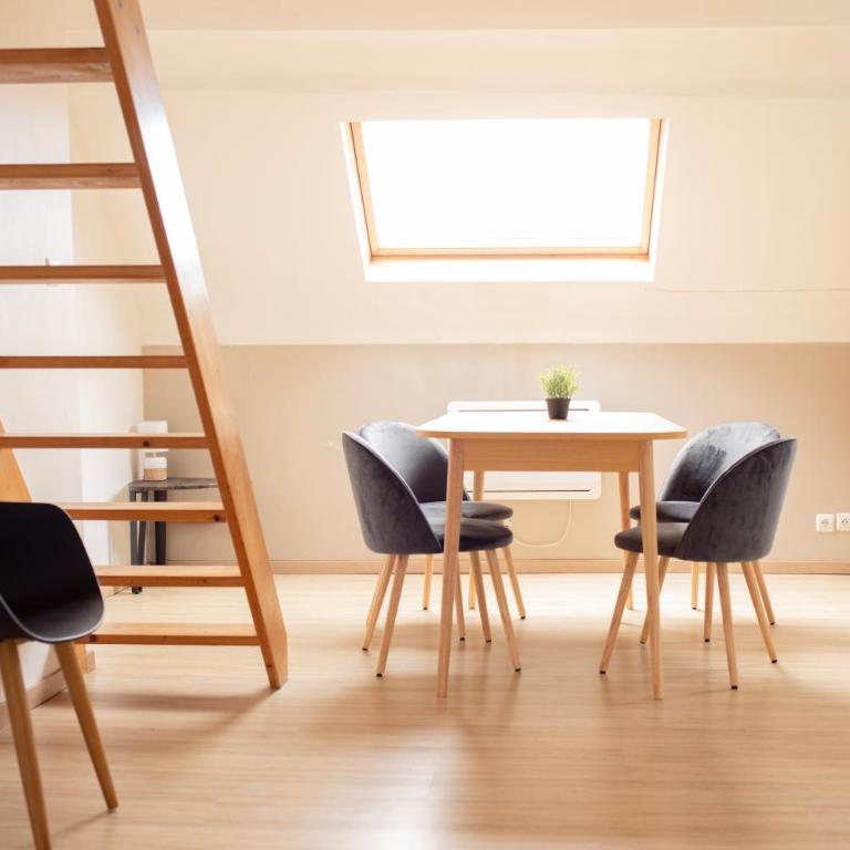 ++++ CENTRAL COSY DUPLEX ++++ A 5 MIN DES REMPARTS ET 12 MIN DE PLACE DALTON A PIEDS - Appartement 1 Chambre - 22