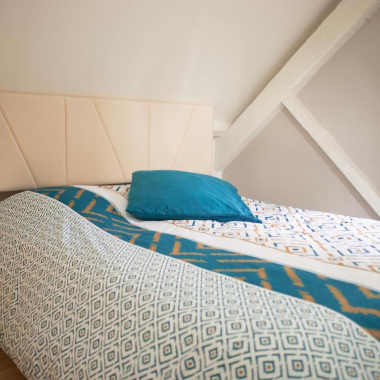++++ CENTRAL COSY DUPLEX ++++ A 5 MIN DES REMPARTS ET 12 MIN DE PLACE DALTON A PIEDS - Appartement 1 Chambre - 30