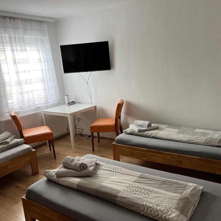 Roccos Raum - Dreibettzimmer mit Dusche - 2