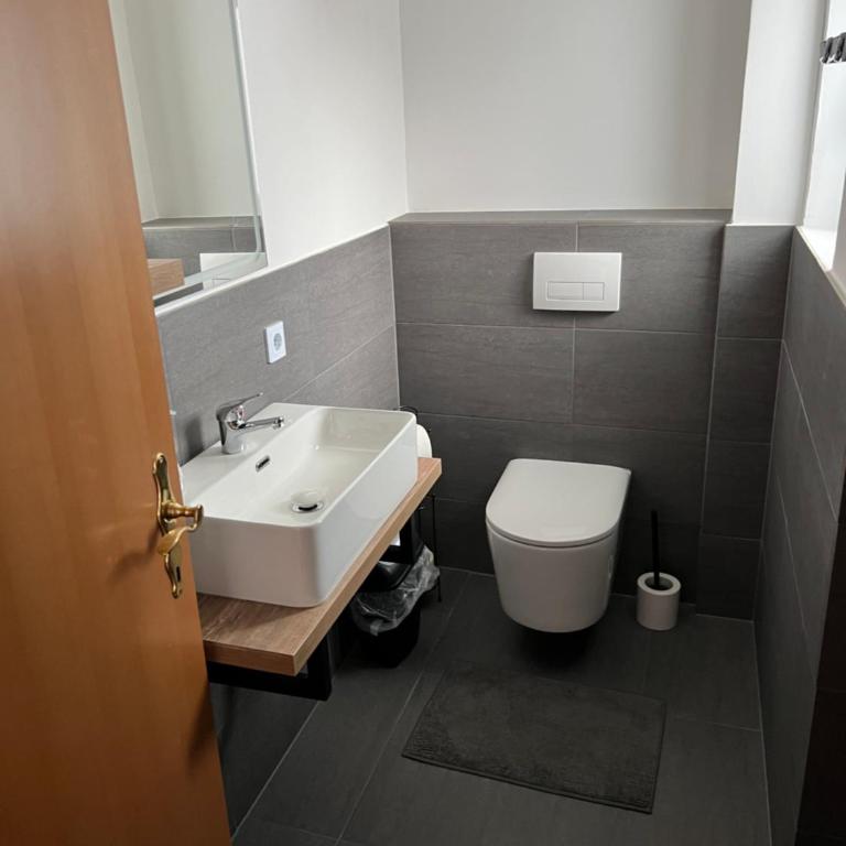 Roccos Raum - Dreibettzimmer mit Dusche - 7