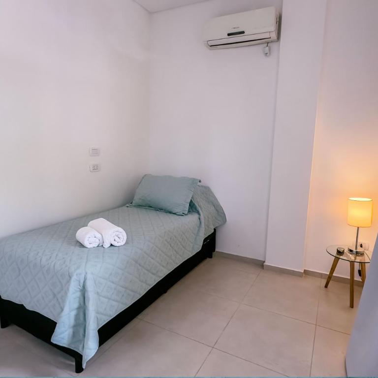 659 Suites - Habitación Cuádruple Económica con baño compartido - 6