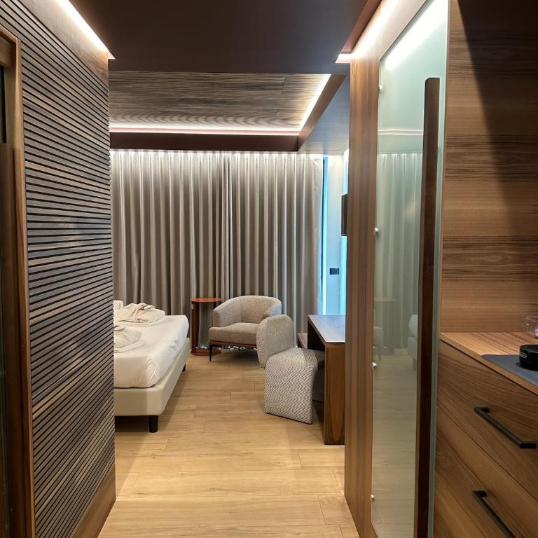 Alevic Hotel Sirmione - Deluxe Room with Balcony - Second Floor - 3