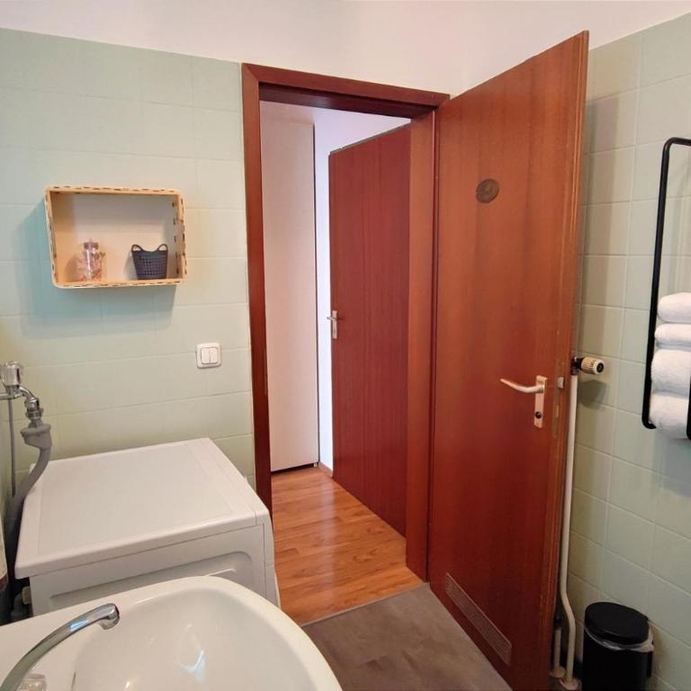 HOMELY STAY Serenity Greens - Stylisch Studio-Apartment with kitchen - 15 min from Central Station-pet friendly - Apartamento - 28