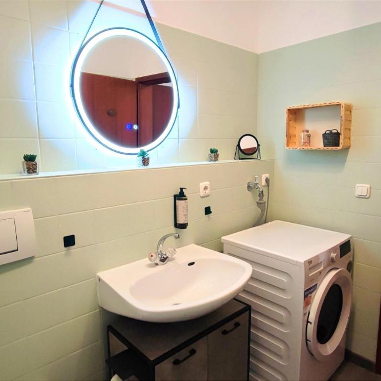 HOMELY STAY Serenity Greens - Stylisch Studio-Apartment with kitchen - 15 min from Central Station-pet friendly - Apartamento - 29