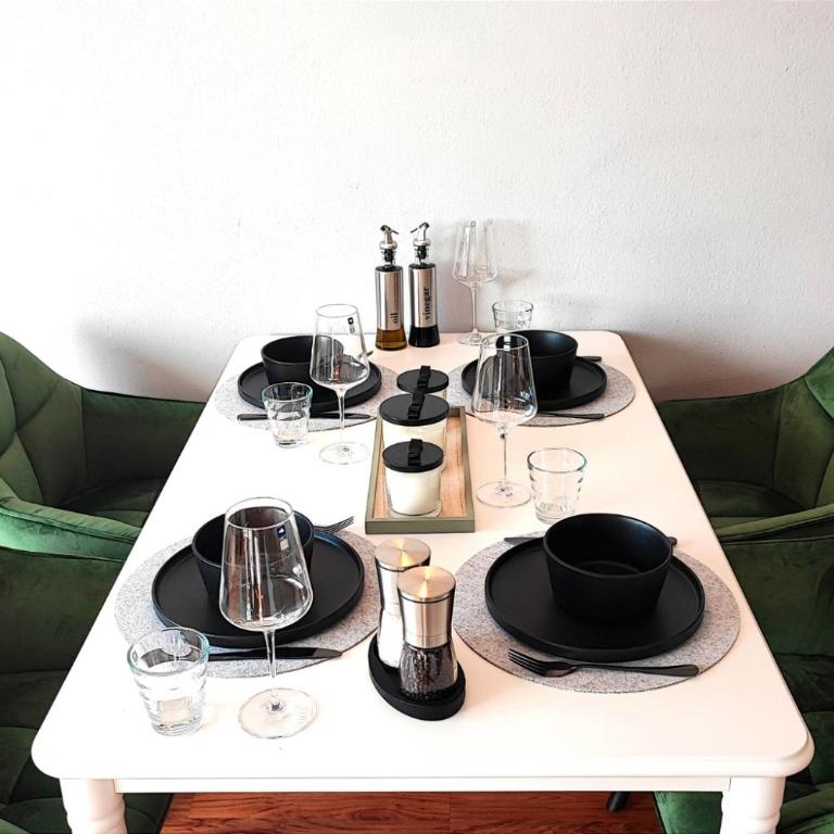HOMELY STAY Serenity Greens - Stylisch Studio-Apartment with kitchen - 15 min from Central Station-pet friendly - Apartamento - 15