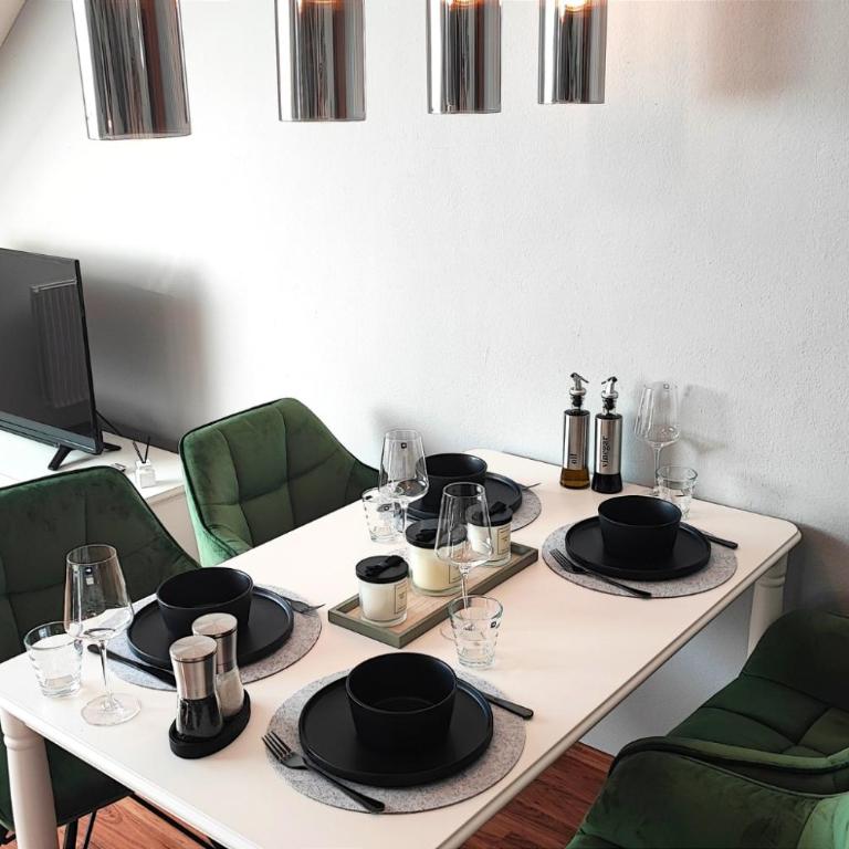 HOMELY STAY Serenity Greens - Stylisch Studio-Apartment with kitchen - 15 min from Central Station-pet friendly - Apartamento - 14