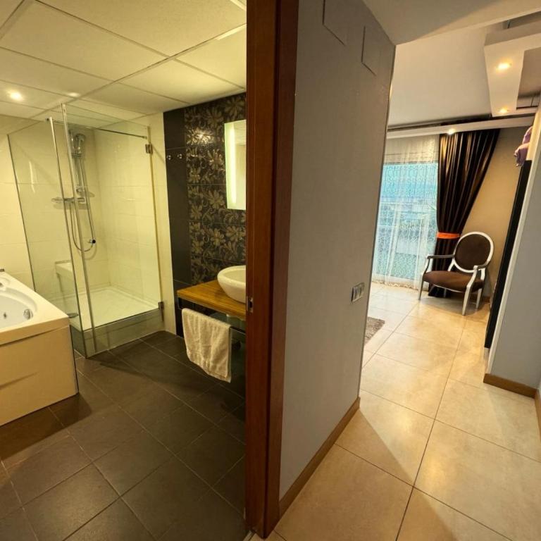 Bed and Breakfast en Salou - Suite Deluxe con bañera de hidromasaje - 8