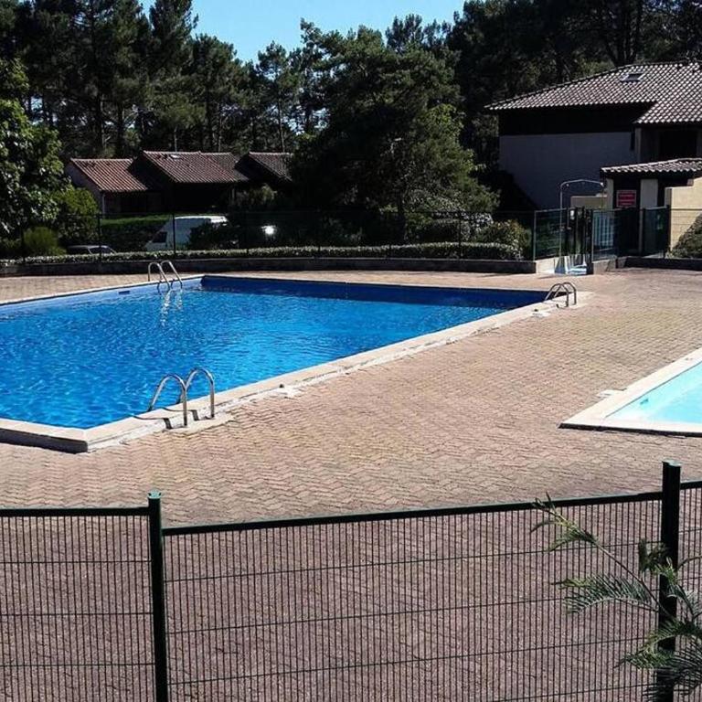 Maison d'été familiale, piscine dans la résidence - Two-Bedroom House - 1