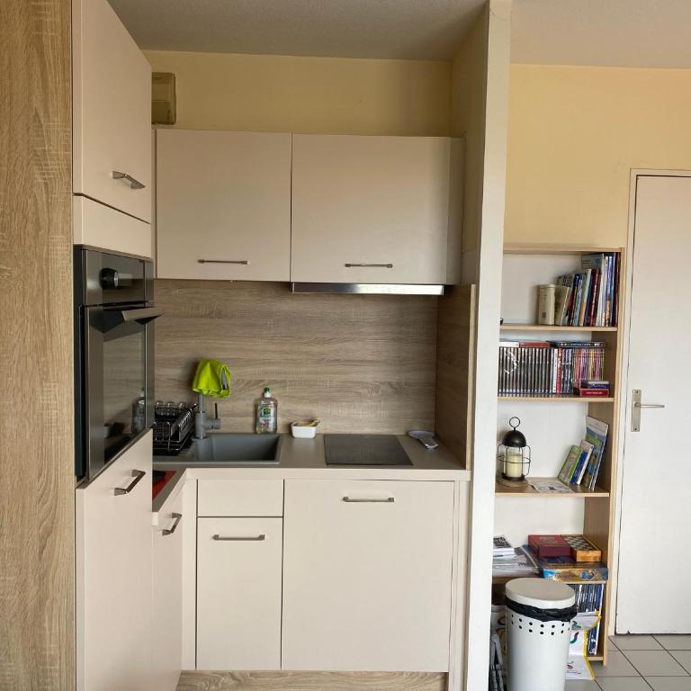 Studio Cabine - Centre Ville, Proche Plage et Casino, Parking Sécurisé, Balcon et Équipements Complets - FR-1-319-495 - Appartamento - 11