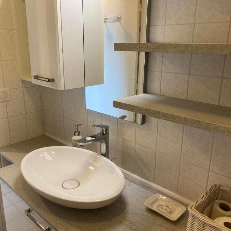 Studio Cabine - Centre Ville, Proche Plage et Casino, Parking Sécurisé, Balcon et Équipements Complets - FR-1-319-495 - Appartamento - 14