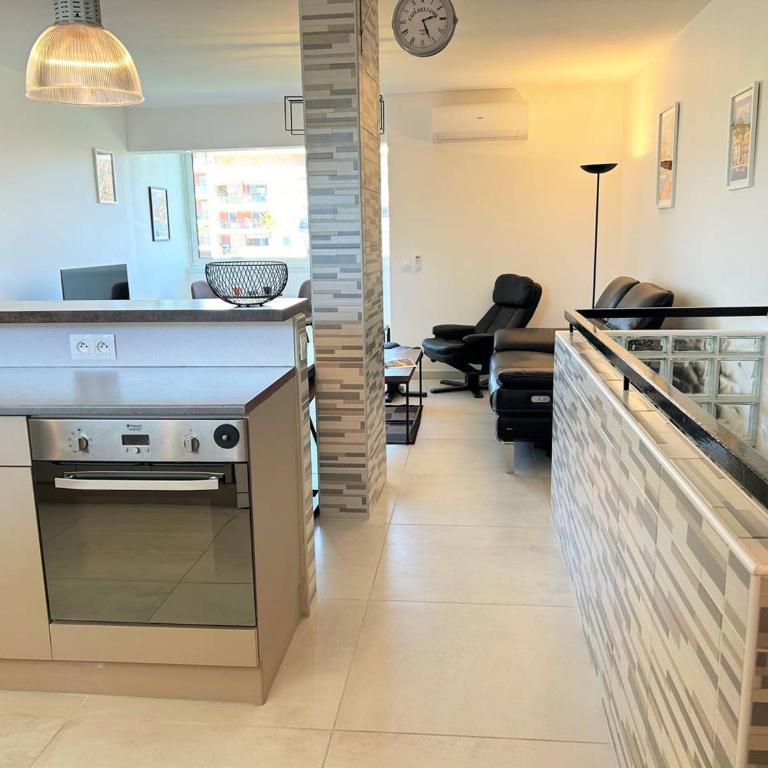 Appartement 3 pièces refait à neuf avec parking, 4 couchages, proche plage et commerces - Le Lavandou - FR-1-251-584 - Appartamento - 8
