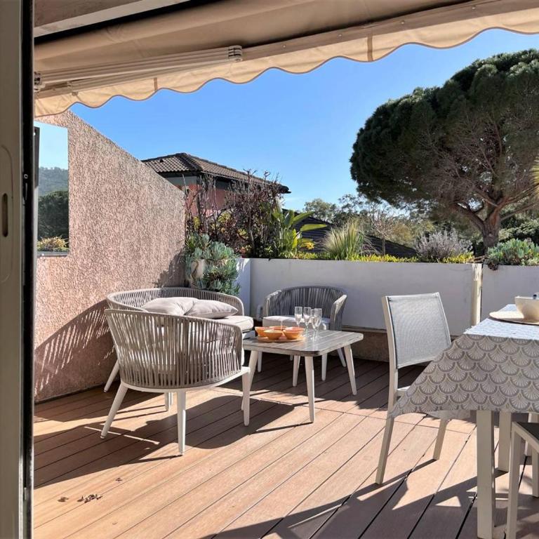 Charmant T2 climatisé avec piscine, terrasse, parking et Wi-Fi - 4 couchages, Le Lavandou - FR-1-251-540 - Appartement - 1