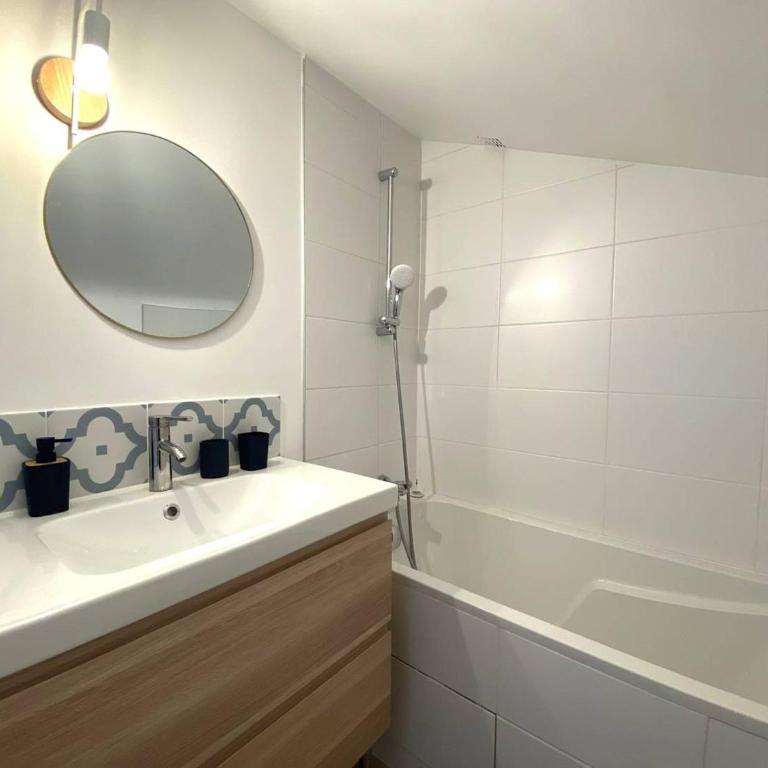 Appartement avec vue sur mer, proche plage, terrasse et parking à Perros-Guirec - FR-1-368-417 - Maison de Vacances - 4
