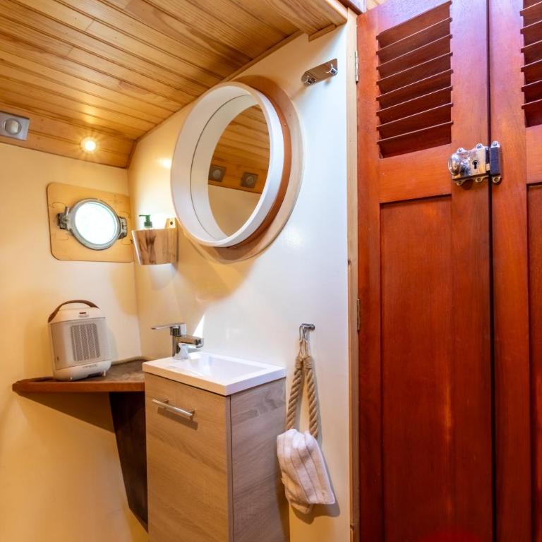Bateau Le Nubian - Superior Cabin on Boat - 16