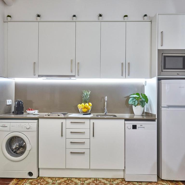 BBarcelona Sagrada Familia Garden Apartment - Three-Bedroom Apartment - 6
