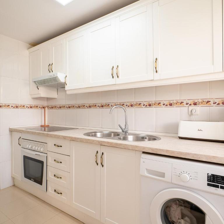 MAGNIFICO PISO DE PLAYA EN BENALMÁDENA COSTA - Apartamento de 2 dormitorios - 10