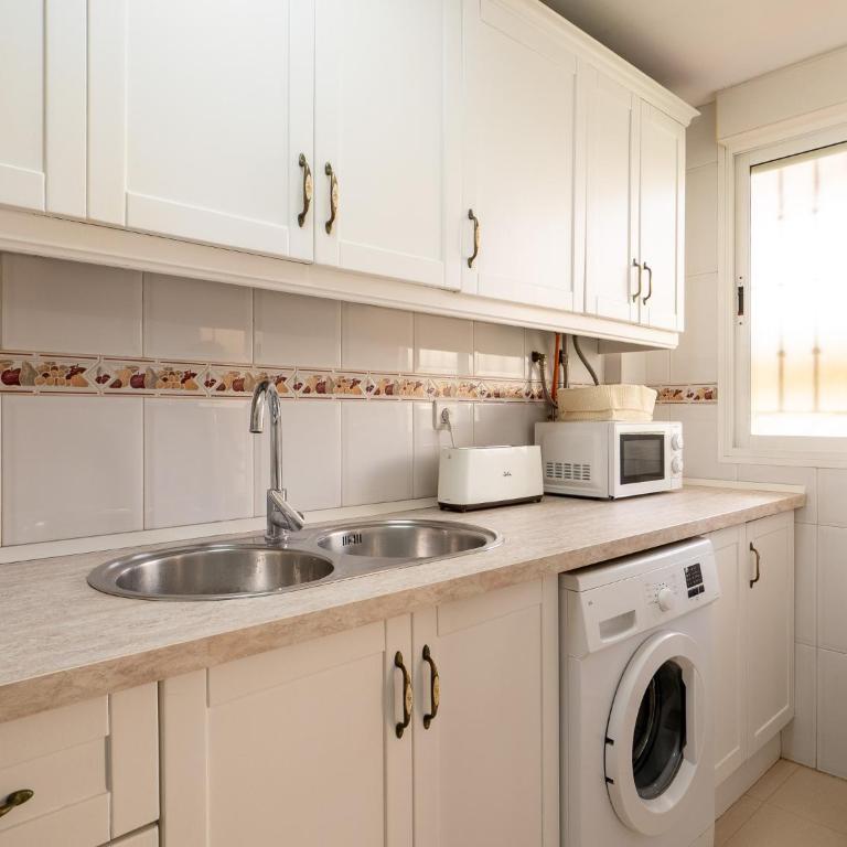 MAGNIFICO PISO DE PLAYA EN BENALMÁDENA COSTA - Apartamento de 2 dormitorios - 11