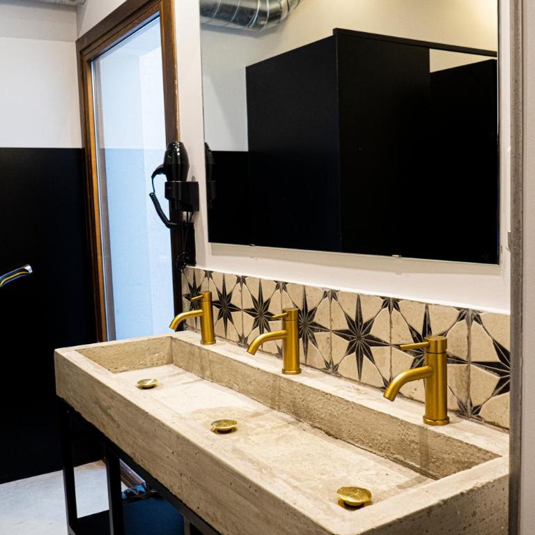 Black Swan Hostel Granada - Bed in 4-Bed Dormitory Room - 7