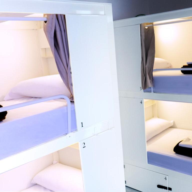 Black Swan Hostel Granada - Bed in 4-Bed Dormitory Room - 8