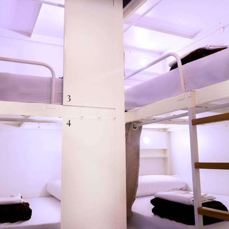 Black Swan Hostel Granada - Bed in 10-Bed Female Dormitory Room - 9