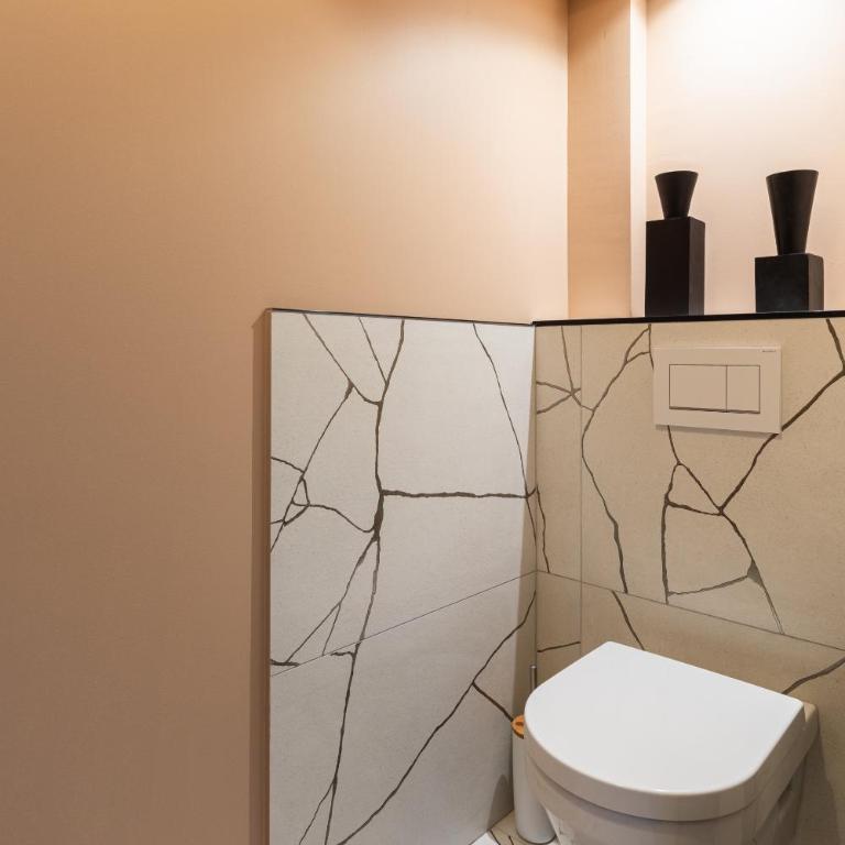 HOST INN NEAT SUITE - One-Bedroom Apartment with Spa Bath - 23