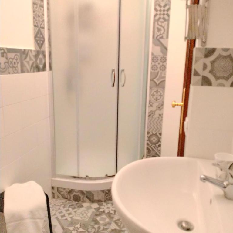 Siculè B&B - Double Room with Private Bathroom - 4