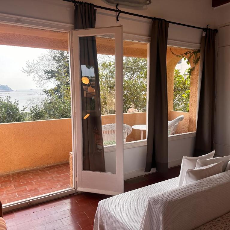 Casa única con jardín a 45 metros de la playa. BE - Villa - 49