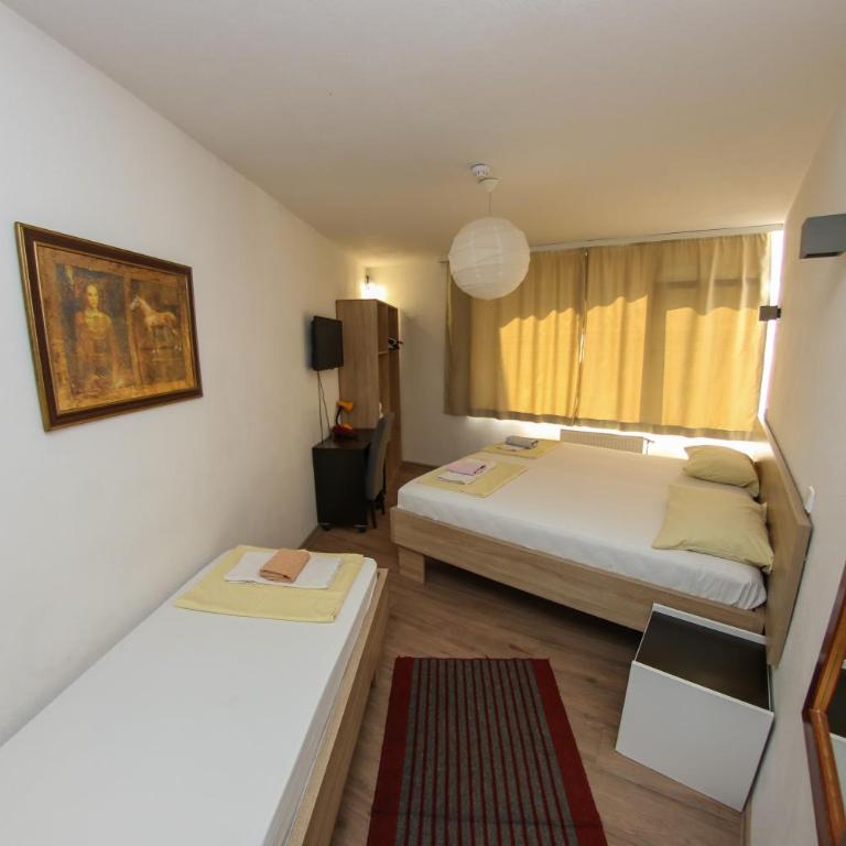 Hotel Hayat - Triple Room - 4