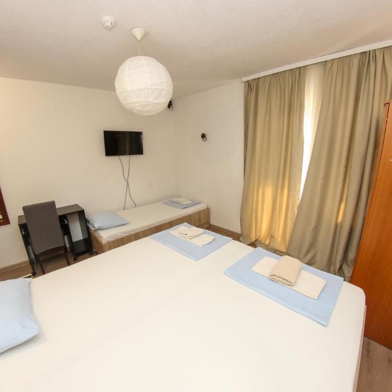 Hotel Hayat - Triple Room - 22