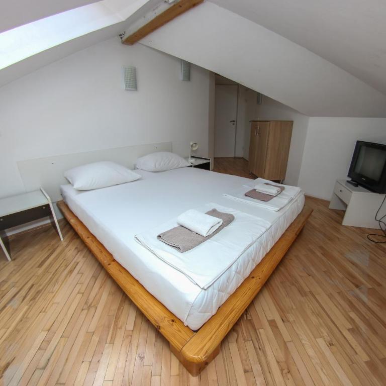 Hotel Hayat - Economy Dvokrevetna Soba sa Bračnim Krevetom - 4