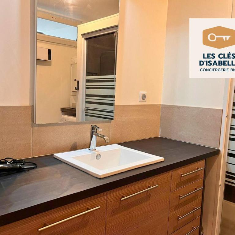 Appartement climatisé avec sa terrasse de 25 M2 - Appartement 2 Chambres - 25