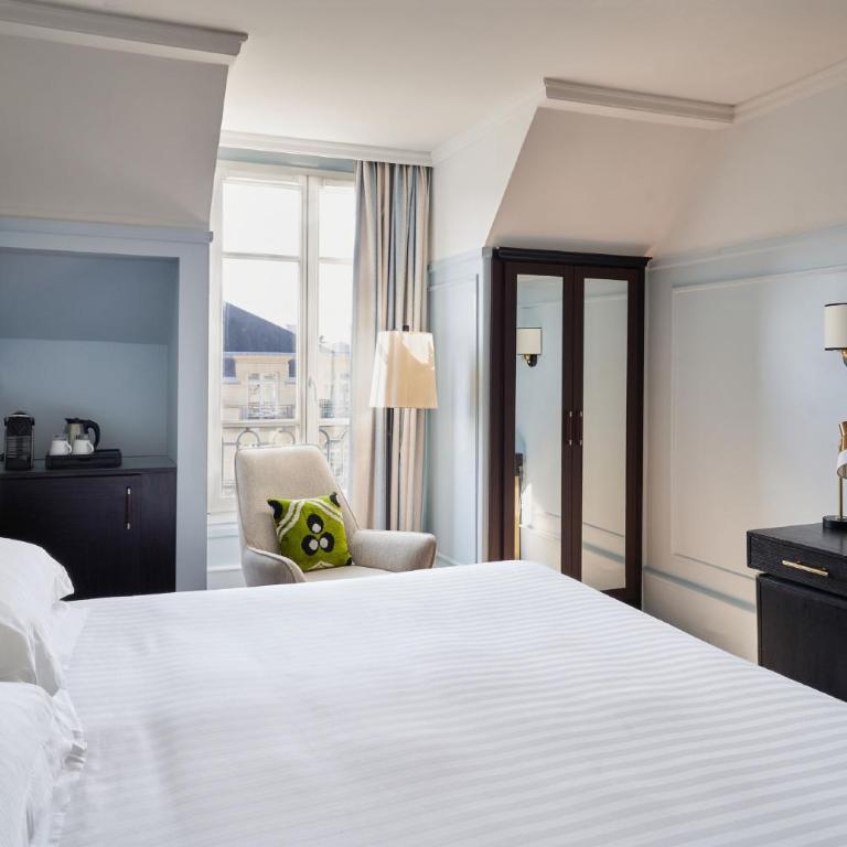 Paris Marriott Opera Ambassador Hotel - Chambre Lit King-Size - Vue sur Tour Eiffel - 2