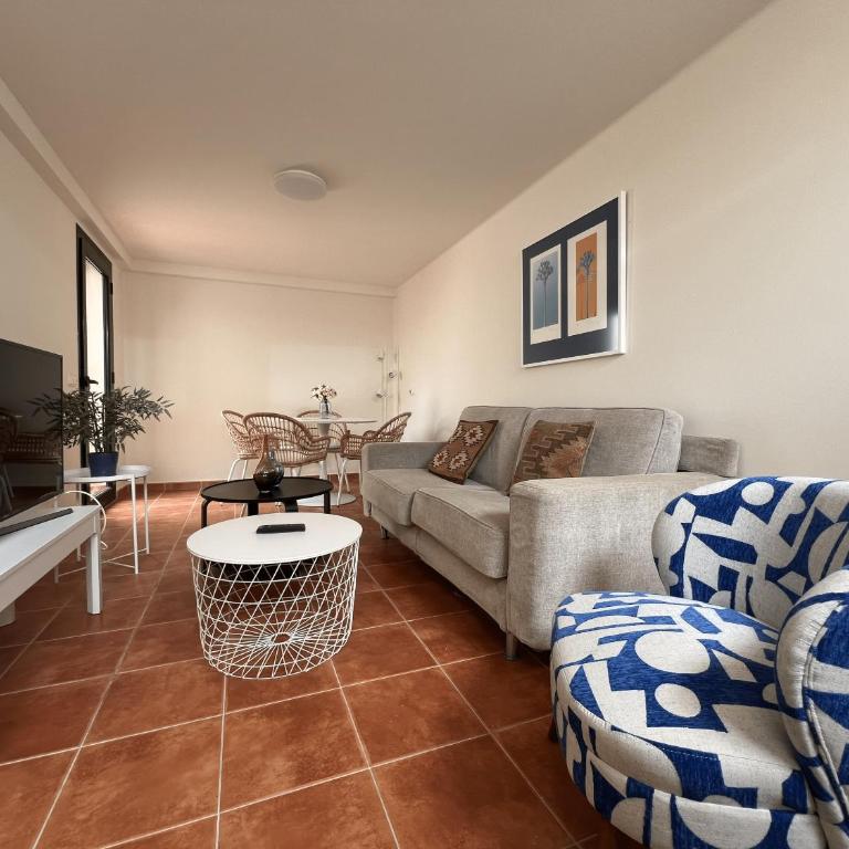 Olympia House Lovely, Close to Town and Beaches with Private Pool & Fast WiFi - Villa - 13